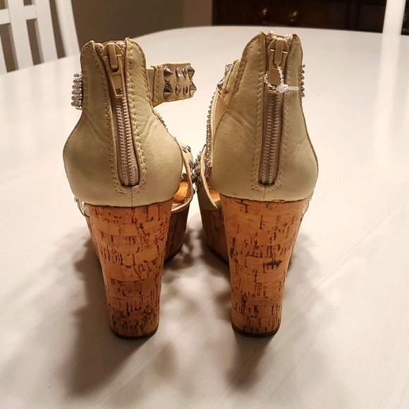 Worn once - Picture 2 of 5